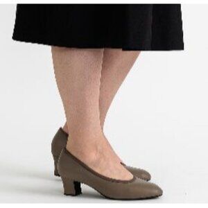 Naturalizer Size 8M Leather Business Casual Heels Slip On EUC